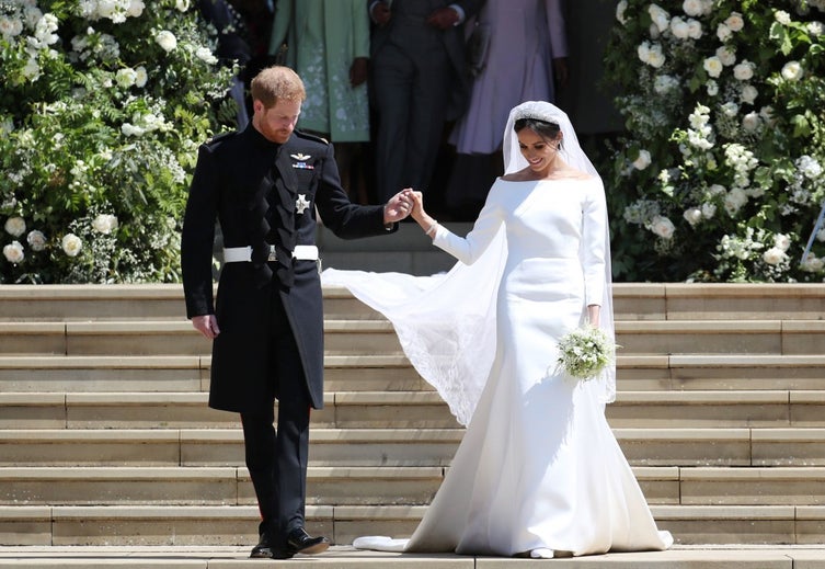 All the Details on Meghan Markle's Wedding Dress | Entertainment Tonight