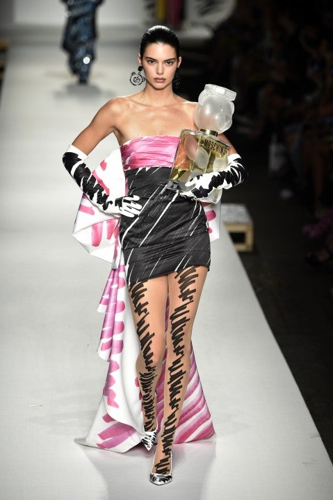 Kendall Jenner Moschino runway second look