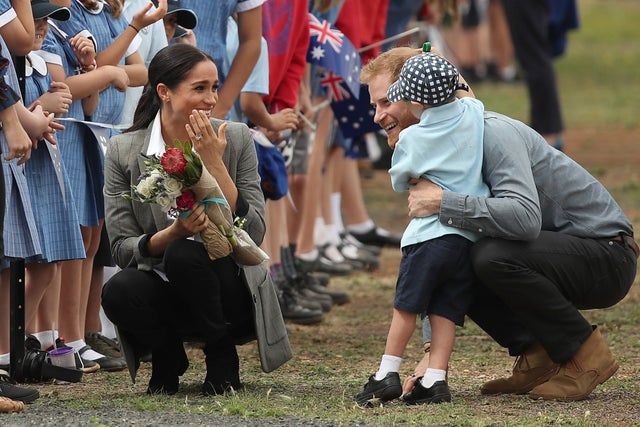 Meghan and Harry at dubbo airport