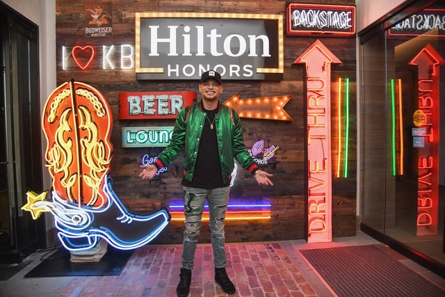 Kane Brown performs Hilton Honors show