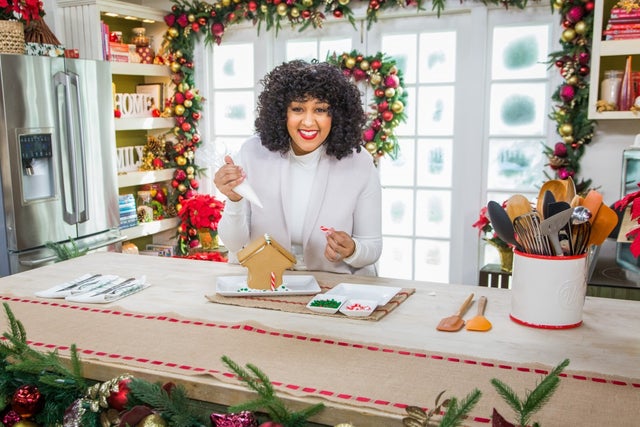 Tia Mowry builds a gingerbread house