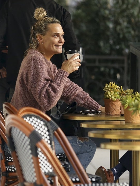 Molly Sims gets coffee
