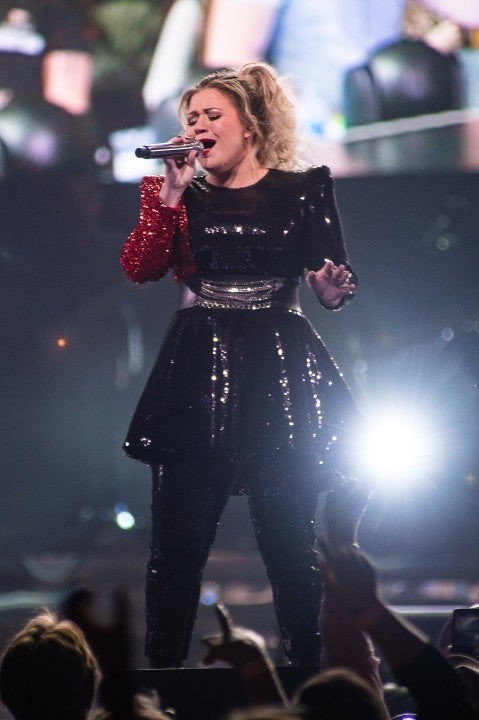 Kelly Clarkson performs in Chicago