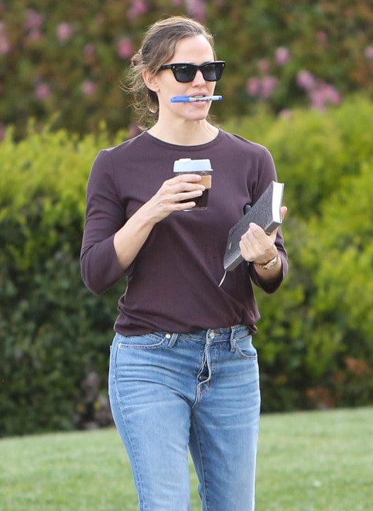 Jennifer Garner with pen in mouth in LA