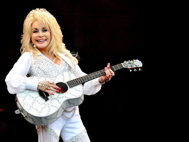 Dolly Parton performing in 2014