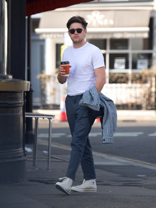 Niall Horan gets coffee in London