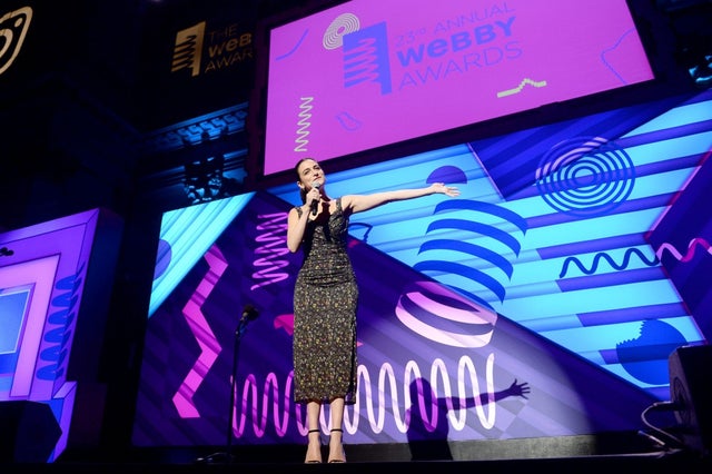 Jenny Slate hosts 2019 webby awards