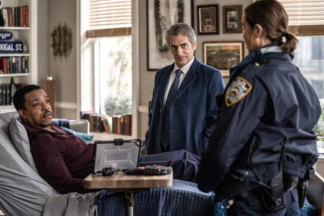 LINCOLN -- "Pilot" Episode  -- Pictured: (l-r) Russel Hornsby as Lincoln Rhyme, Michael Imperioli as Det. Mike Sellitto, Arielle Kebbel as Amelia Grace Sachs