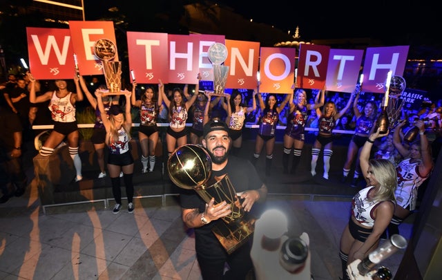 Drake in vegas celebrating raptors win
