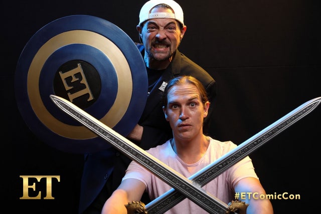 Kevin Smith and Jason Mewes at et comic-con booth