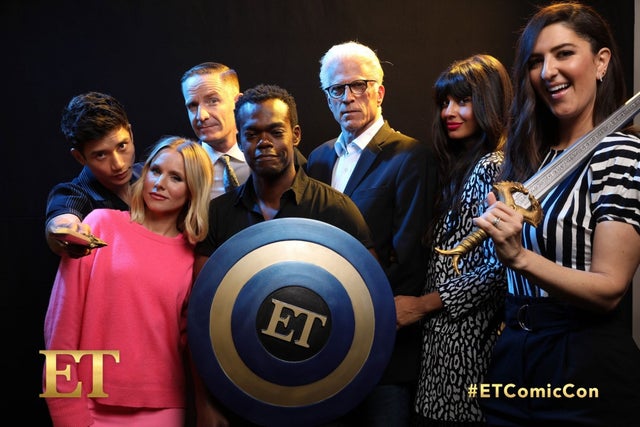 The Good Place at et photobooth at comic-con
