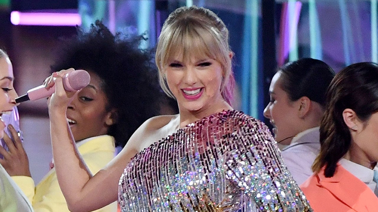 Shop Taylor Swift's Aupen Shoulder Purse & Similar Styles – Billboard