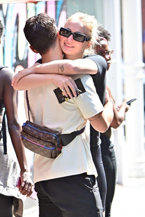 Sophie Turner and Joe Jonas hug in nyc on aug 19