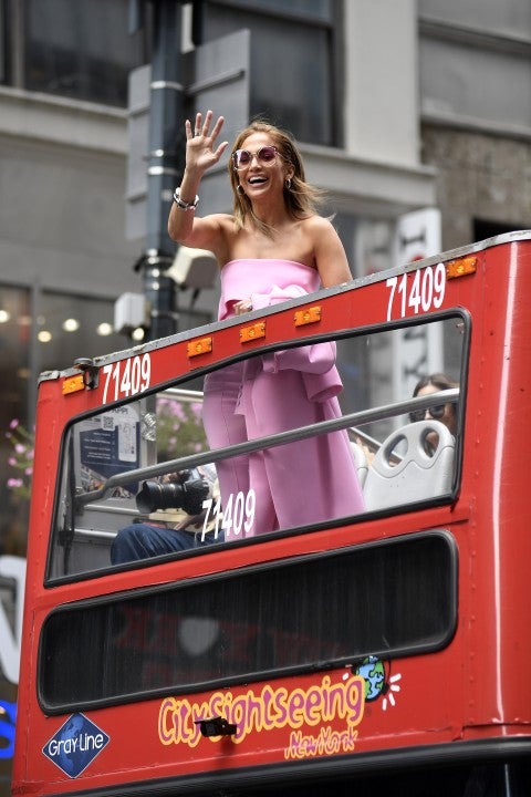 jlo on doubledeck bus in nyc