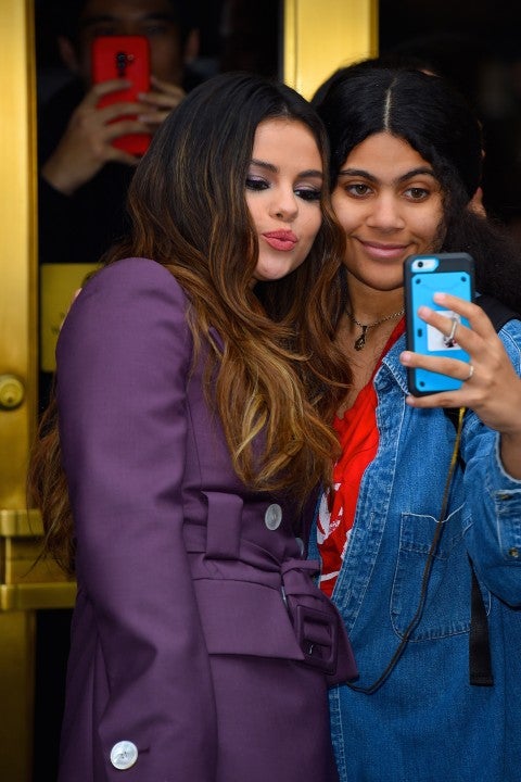 selena gomez and a fan in nyc on oct 29