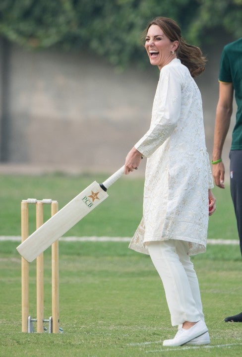 kate middleton plays cricket in pakistan