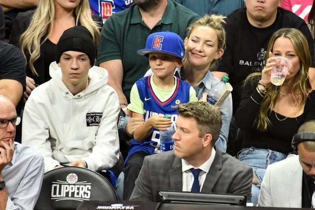 Kate Hudson and sons at lakers vs clippers game