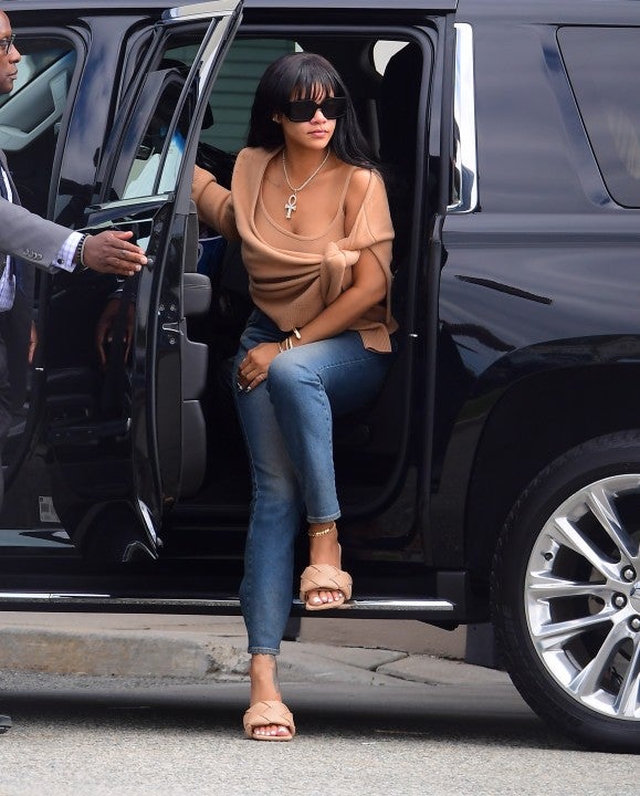 rihanna leaves car in nyc on sept 30