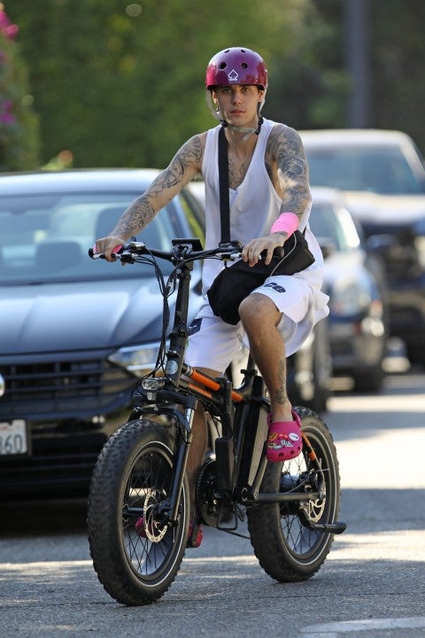Justin Bieber on bike on 11/1