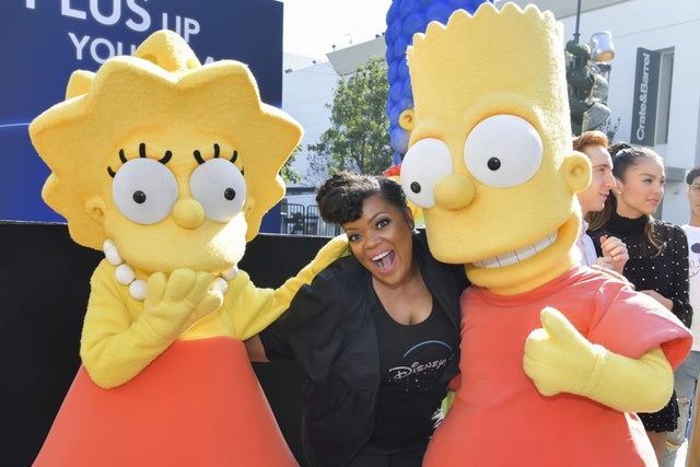 Yvette Nicole Brown with bart and lisa simpson