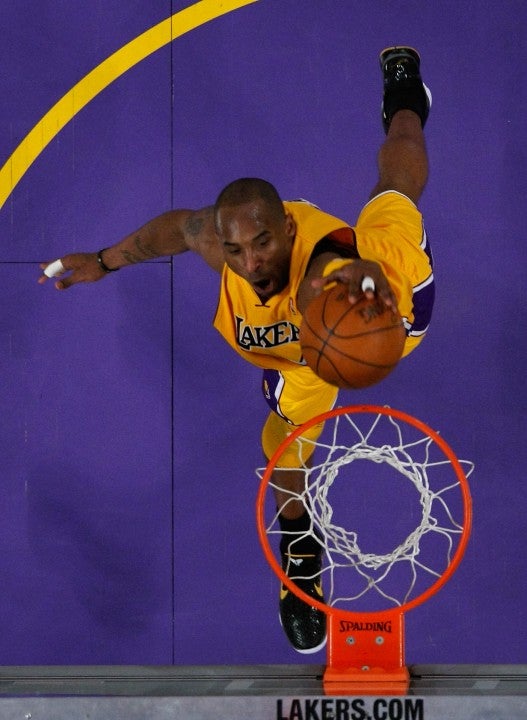 Kobe Bryant dunks in 2011