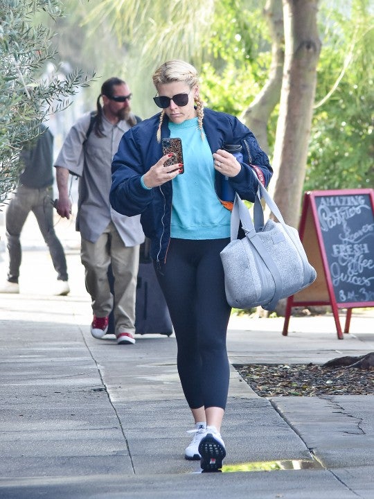 Busy Philipps going to gym