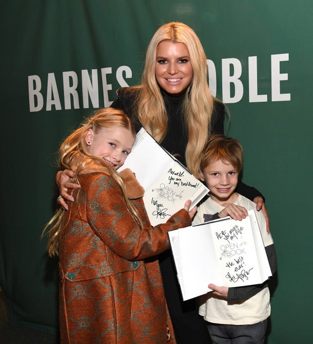 Jessica Simpson and kids at barnes & noble