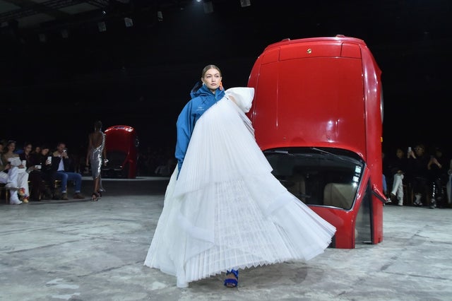 gigi hadid on Off-White runway - paris fashion week