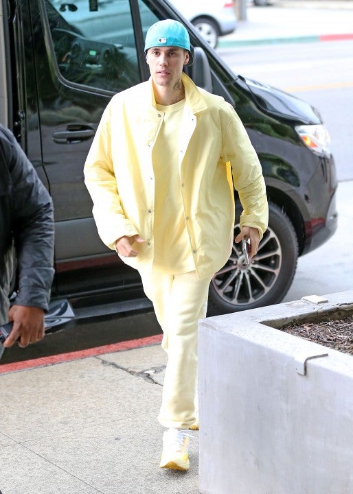 Justin Bieber in pastel outfit