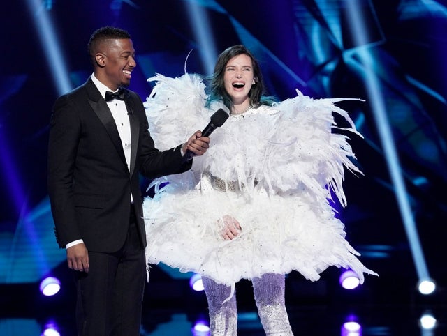 Bella Thorne is The Swan on 'The Masked Singer'