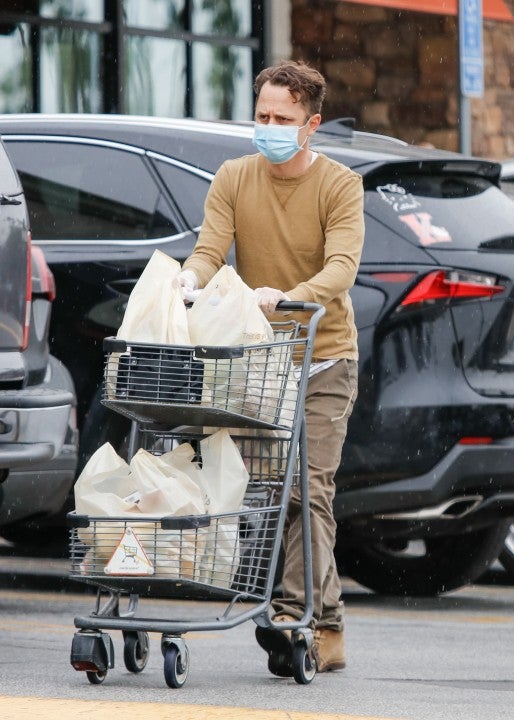 Giovanni Ribisi with shopping cart