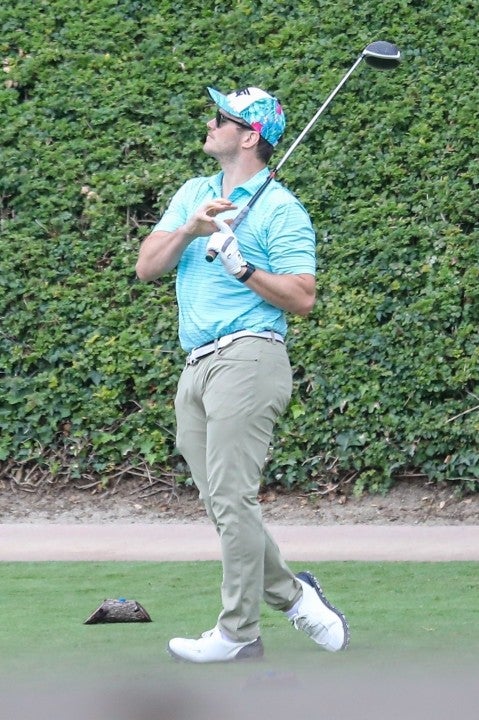 chris pratt plays golf in bel air