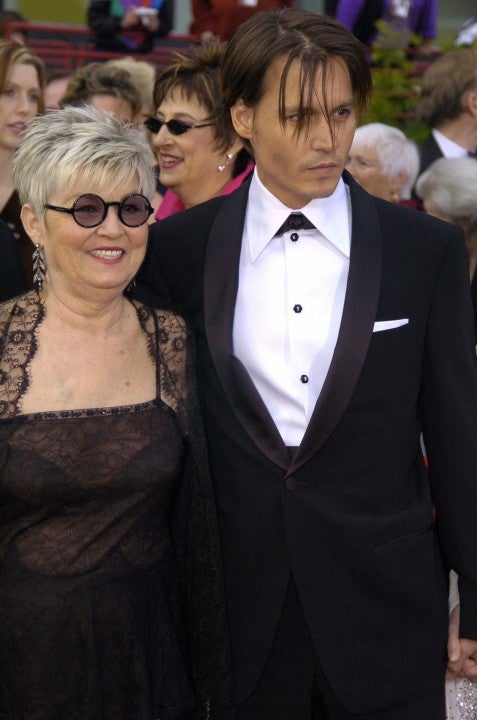 johnny depp and his mother at 2004 oscars