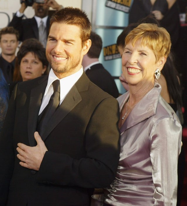 tom cruise and his mom at 2004 golden globe awards