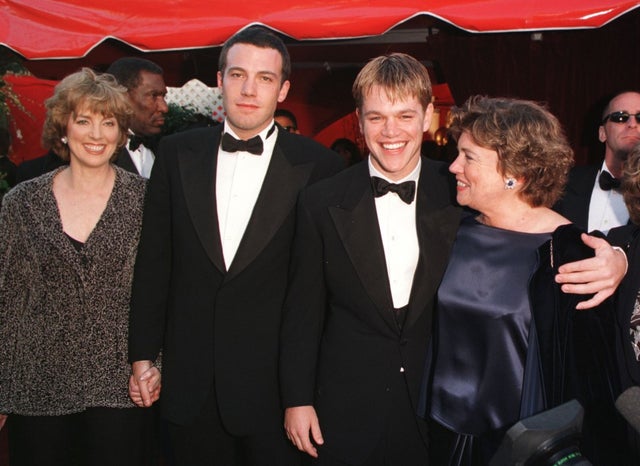 Ben Affleck and Matt Damon and their moms at 1998 oscars