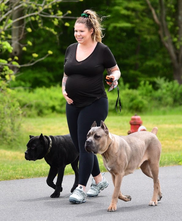 kailyn lowry walks her dogs in delaware