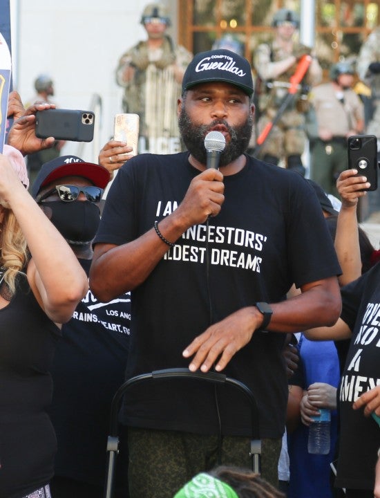 anthony anderson speaks at protest