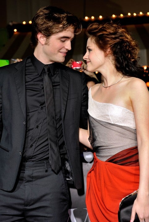 Robert Pattinson and Kristen Stewart arrive at Twilight premiere in 2008 