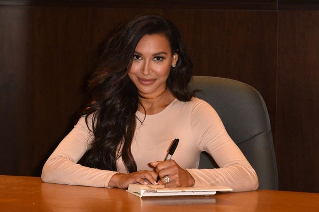 naya rivera signs her sorry not sorry book