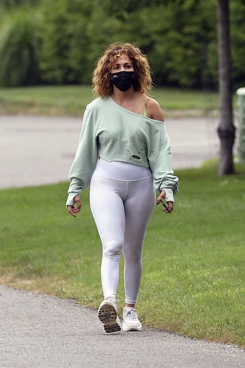 Jennifer Lopez goes for a walk in the hamptons