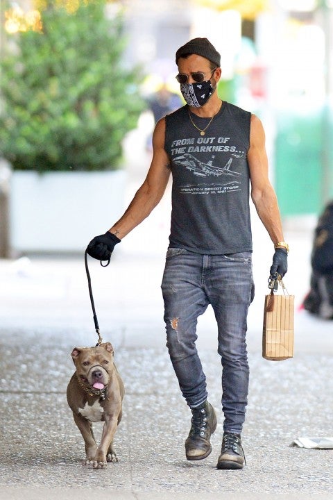 Justin Theroux and kuma in nyc on 7/27