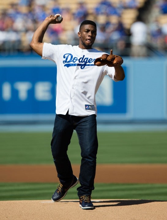 chadwick boseman throws out first pitch in 2013