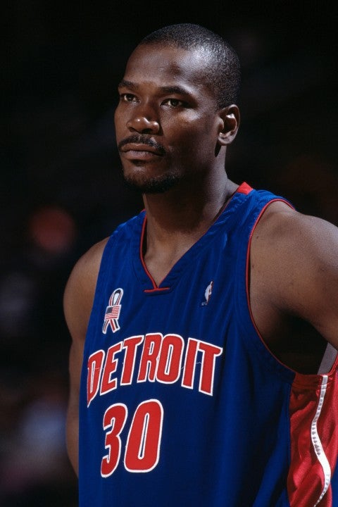 Cliff Robinson on pistons in 2001