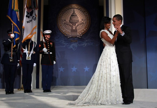 michelle and barack obama dance at inaugural ball 2009