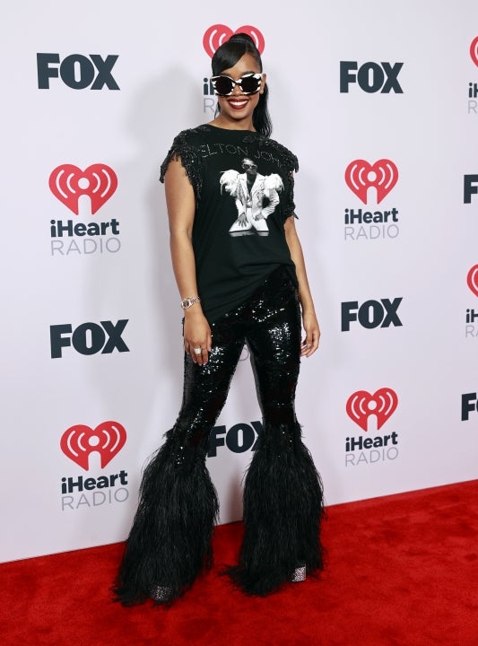  H.E.R. attends the 2021 iHeartRadio Music Awards at The Dolby Theatre in Los Angeles, California, which was broadcast live on FOX on May 27, 2021. 