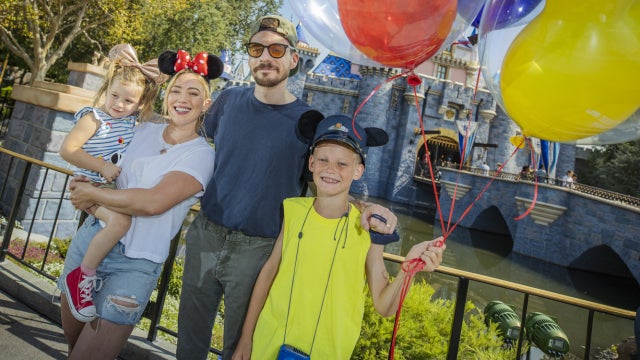 hilary duff and family at disneyland
