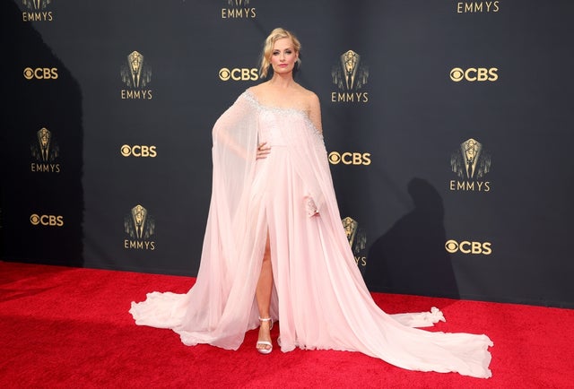 Beth Behrs at 2021 emmys