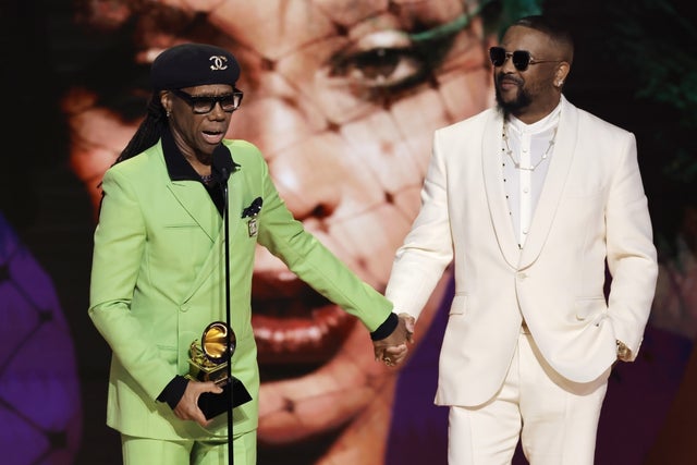 Nile Rodgers and ‎Terius "The-Dream" Gesteelde-Diamant accept the Best R&B Song award for “CUFF IT” 