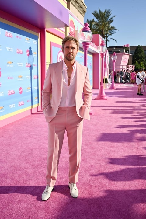 Veja os looks dos famosos no pink carpet de 'Barbie', em Los