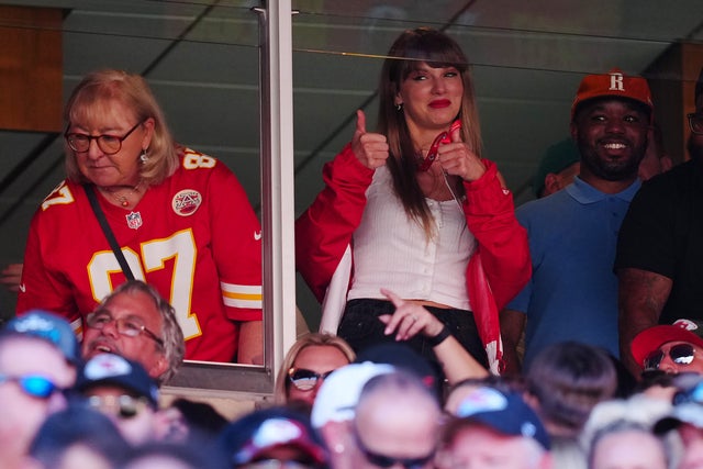Donna Kelce and Taylor Swift 